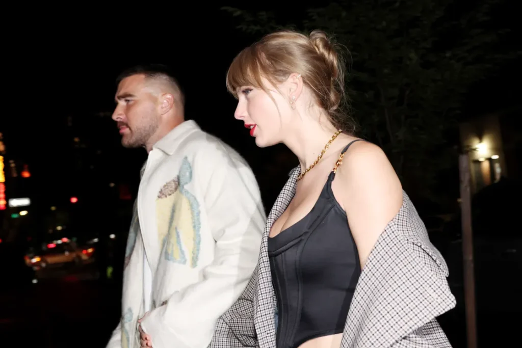 Taylor Swift cheers on boyfriend Travis Kelce at Christmas Day Chiefs game